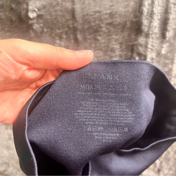 Spanx Aztec Stripe Blue Seamless Leggings Size Medium - Picture 9 of 9